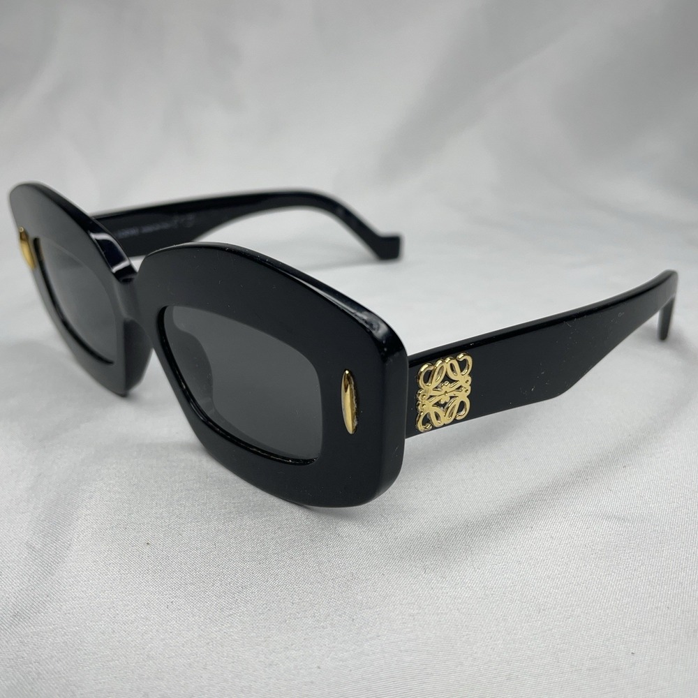 Loewe Chunky Anagram LW40114I Sunglasses Black Gold Cat Eye Chic Made In Italy